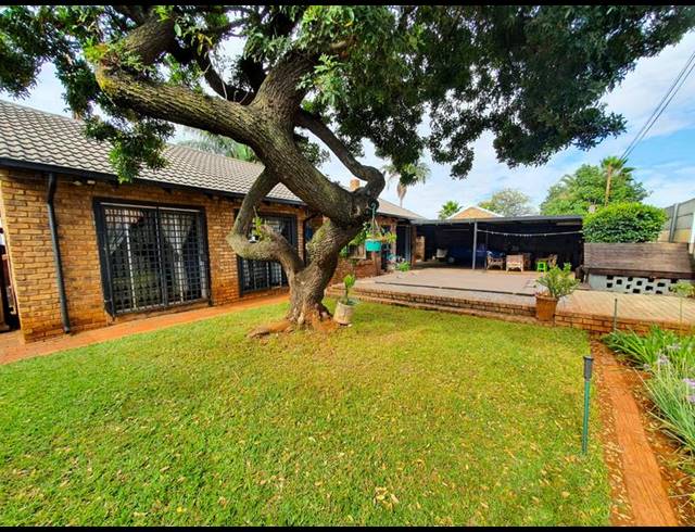 4 BEDROOM HOUSE FOR SALE IN HESTEAPARK